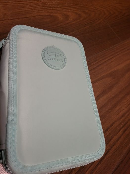 Piórnik nowy z wyposażeniem