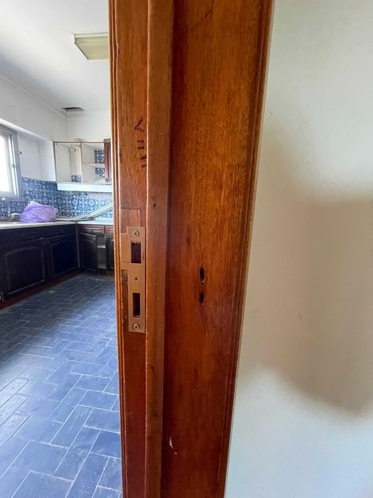 Portas e Aduelas de Madeira