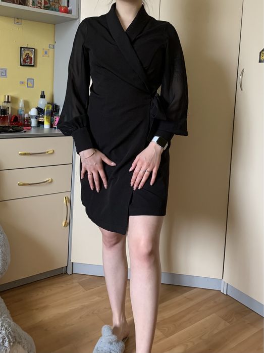 Гарненька Чорна сукня