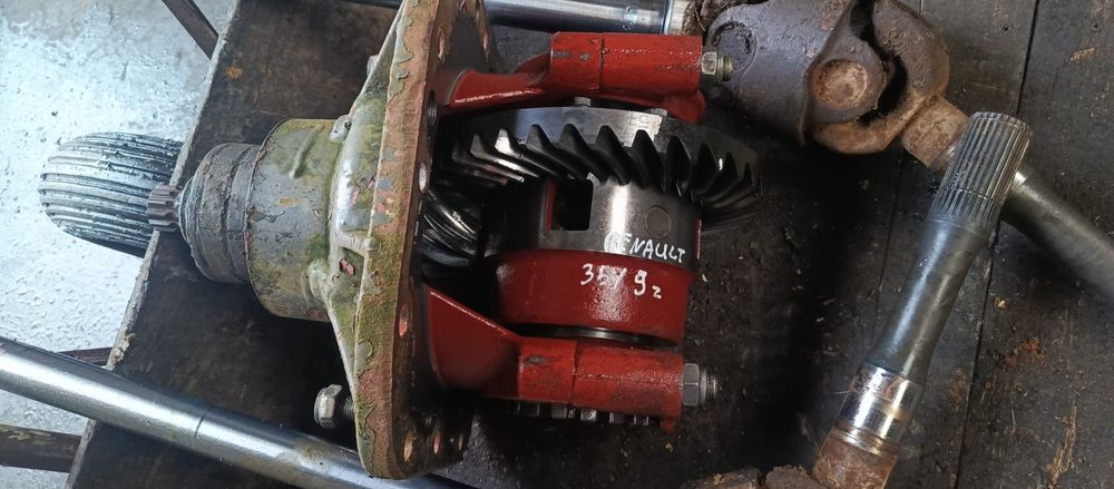 Atak Przedni Renault 9x35z / Części napędu