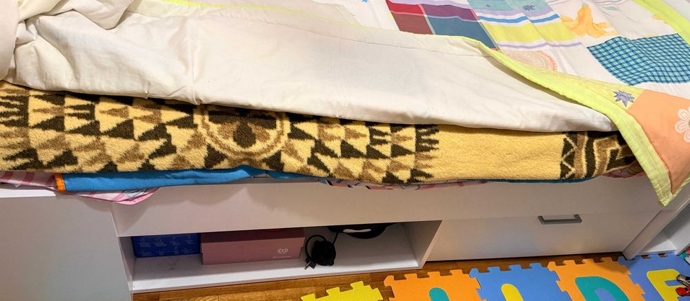 Cama de Solteiro Branca c/ Arrumação Integrada (Estante + Gavetão + Sapateira)