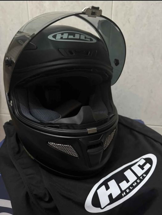 Capacete HJC -RPHA11 preto mate

Está  como novo ,na caixa com todos o