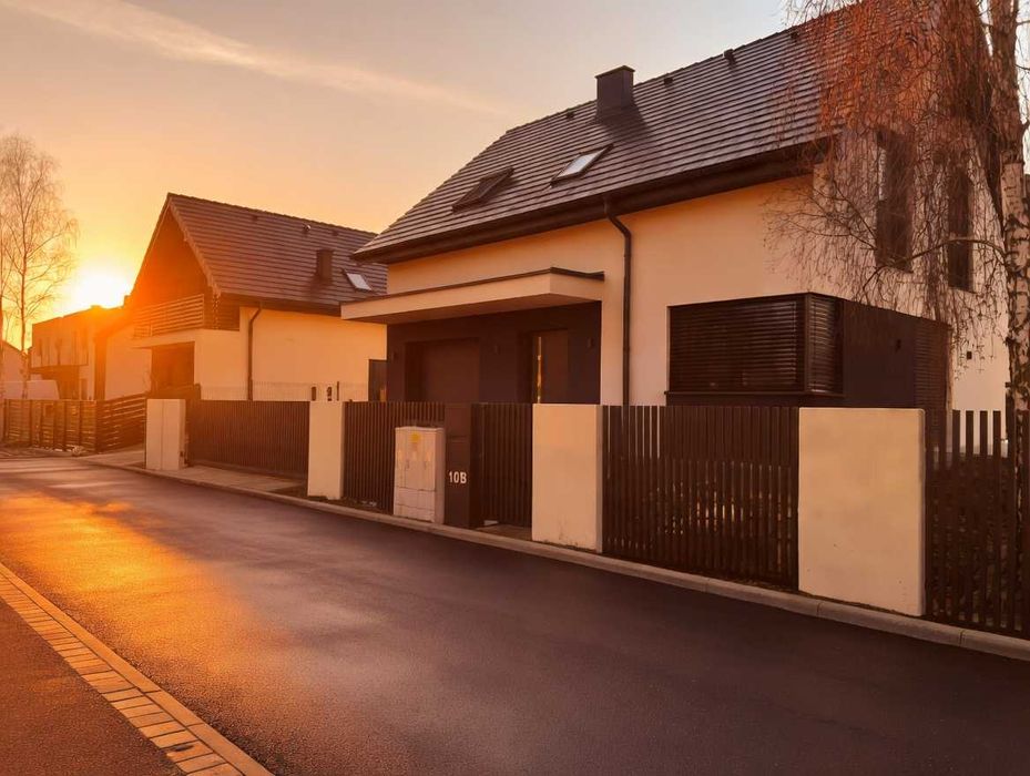ogrodzenie grzebieniowe aluminiowe pionowe profile mur betonowy L