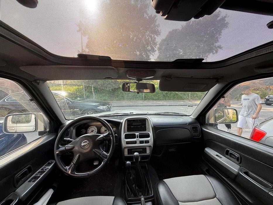 Nissan 4x4 com Equipamento Profissional Incluído