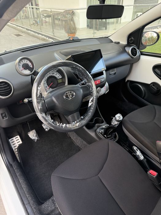 Toyota Aygo • Restyling 2013 • Ecran • Jantes Especiais • Revisado • Bem Estimado • AC