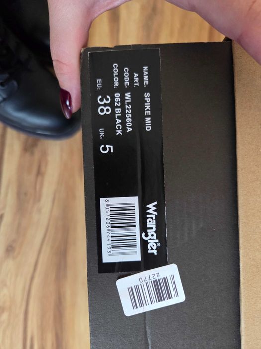 Czarne trapery Wrangler Spike Mid skóra 38