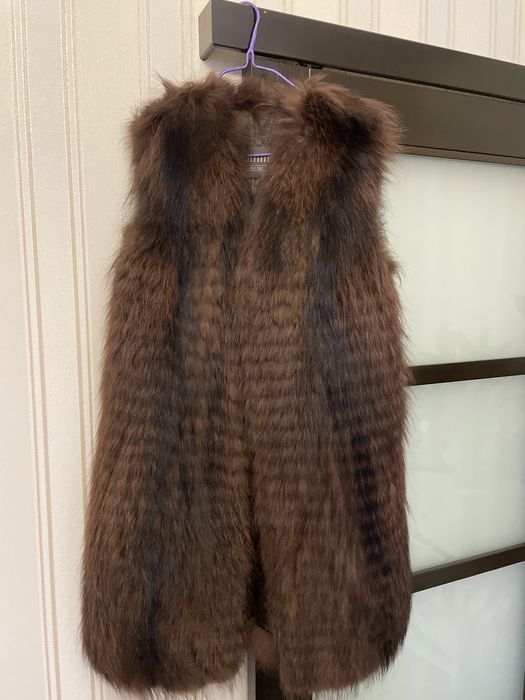 Натуральный меховой жилет Енот