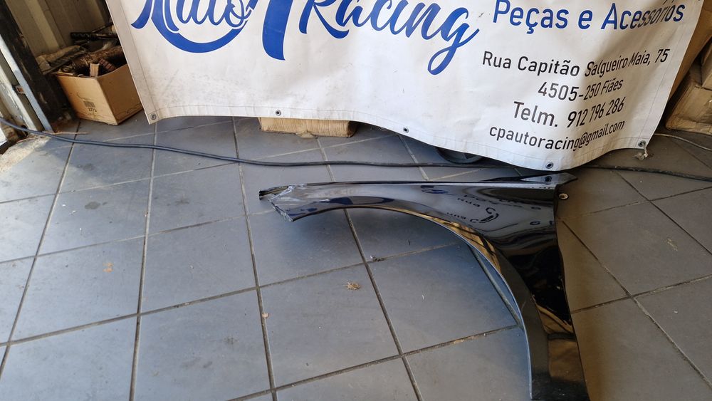 Guarda lamas  esq mercedes Cla 2015