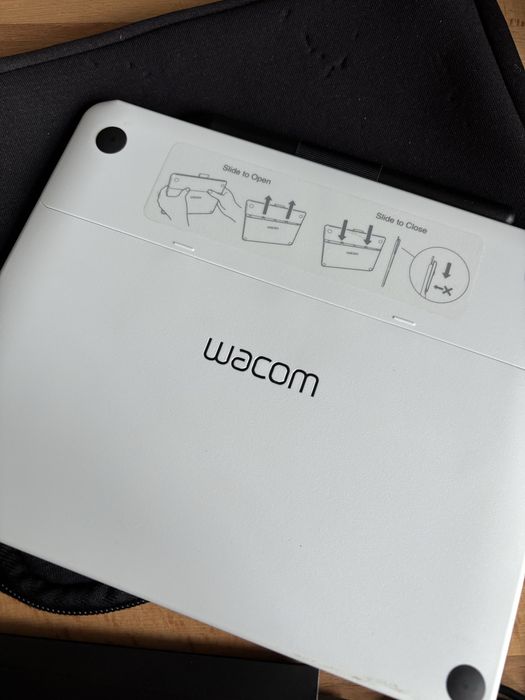 Tablet Gráfico Wacom Intuos CTL-490 (com caneta e bolsa)