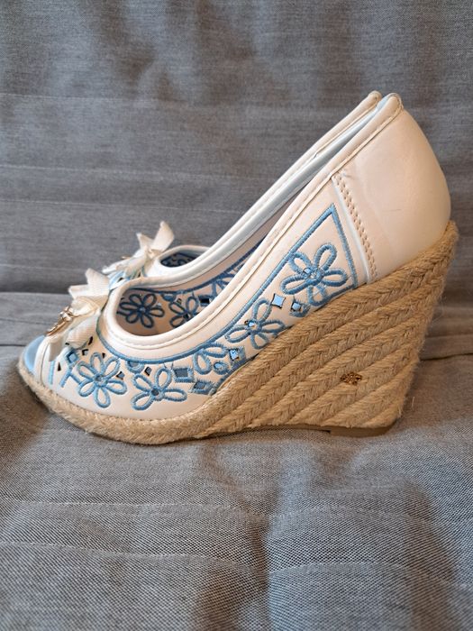 Buty na koturnie, nowe, 37