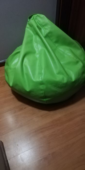 Vendo puff em pele cor verde 
Confor