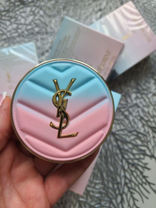 кушон Yves Saint Laurent Touche Éclat Glow Pact Cushion