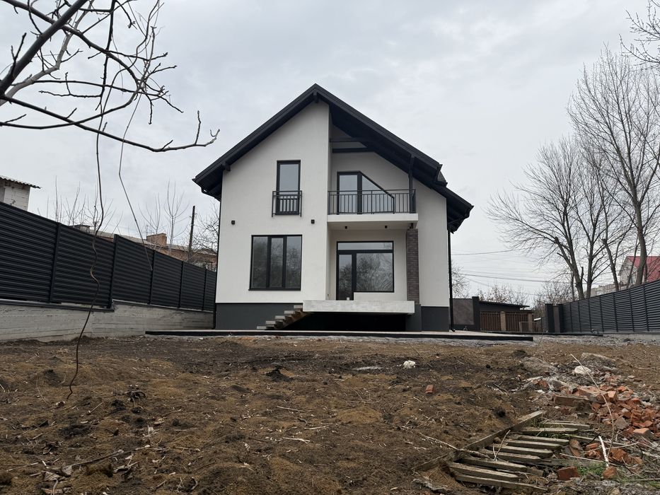 Продаж окремостоячого будинку