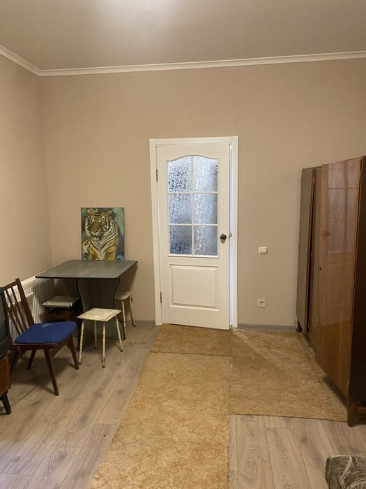 Частина будинку по вулиці Домбровського фасадна