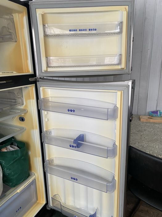 Хололильник Whirlpool ARC 4170 IX