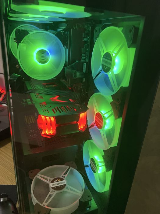 Продам компютер хорошей начинкой и корпус аквариум