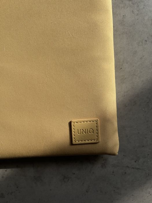 Чохол для макбука Uniq 14 дюймів