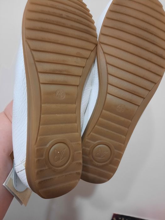 Caprice ultralekkie ,skóra jelenia 37,5 wkł 24 Nowe 40 % Okazja