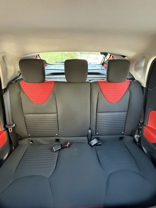 Clio Tce 0.9 Turbo• Red Interior Touch Pack • Hands Free • Ecran • Camera de Ré • Keyless Entry • Keyless Start • Poucos Km • IPO 7/27 • Revisado
