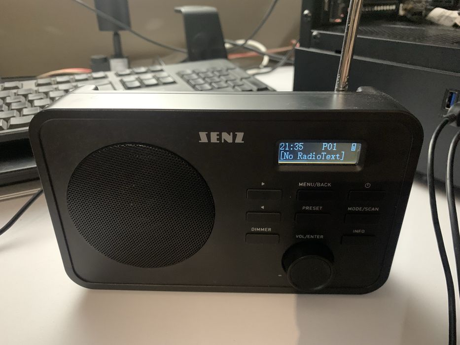 Radio SENZ DAB FM Bluetooth, usb-c 4x AA baterie