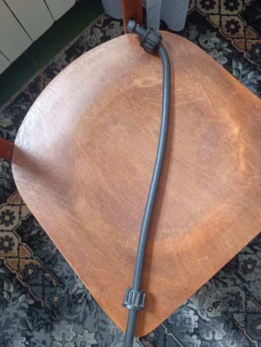 Трубопровод пластиковый на сливной бачок старого образца