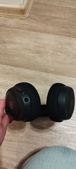 Игровые наушники Steel Series Arctis Nova1
