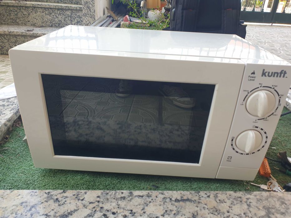 Microondas Kunft em bom estado de conservação.