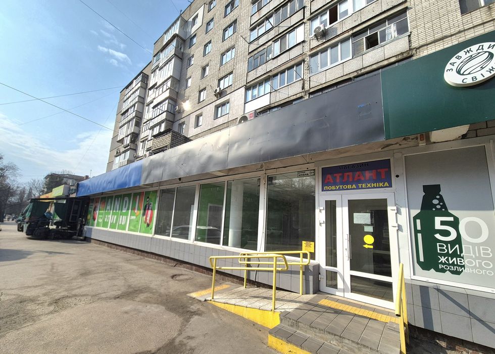 Здається фасадне торгівельне приміщення вул. Хлібна 75 кв.м