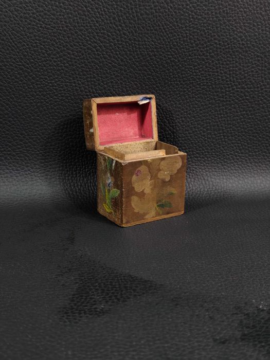 Zabytkowy Drewniany Pojemnik