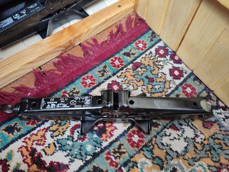 Домкраты Kia, Toyota, Nissan, Hyundai, Volkswagen, Mitsubishi, Audi