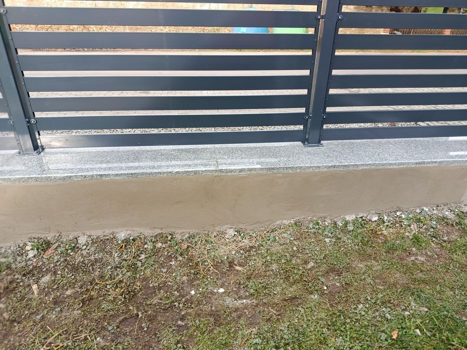 Mantaż ogrodzenia panelowego bram przesuwnych