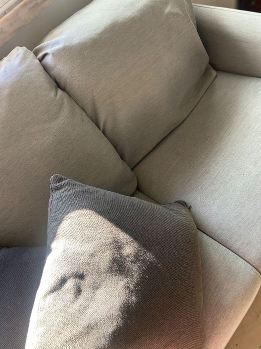 Sofá 2 lugares, cinza, como novo.