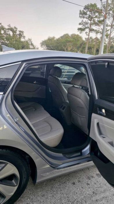 Hyundai Sonata Hybrid Limited      2017