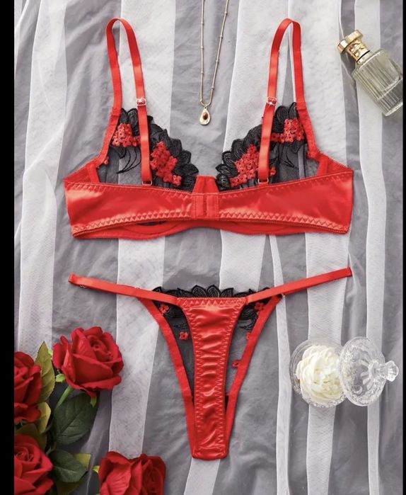 Ефектна спокуслива білизна з вишивкою та мереживом