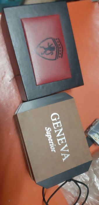 Relógios novos de quartzo