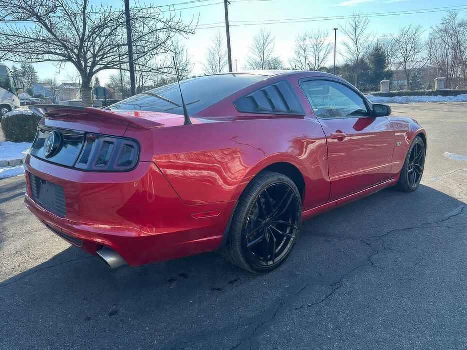 Ford Mustang V6 Premium Coupe      2013