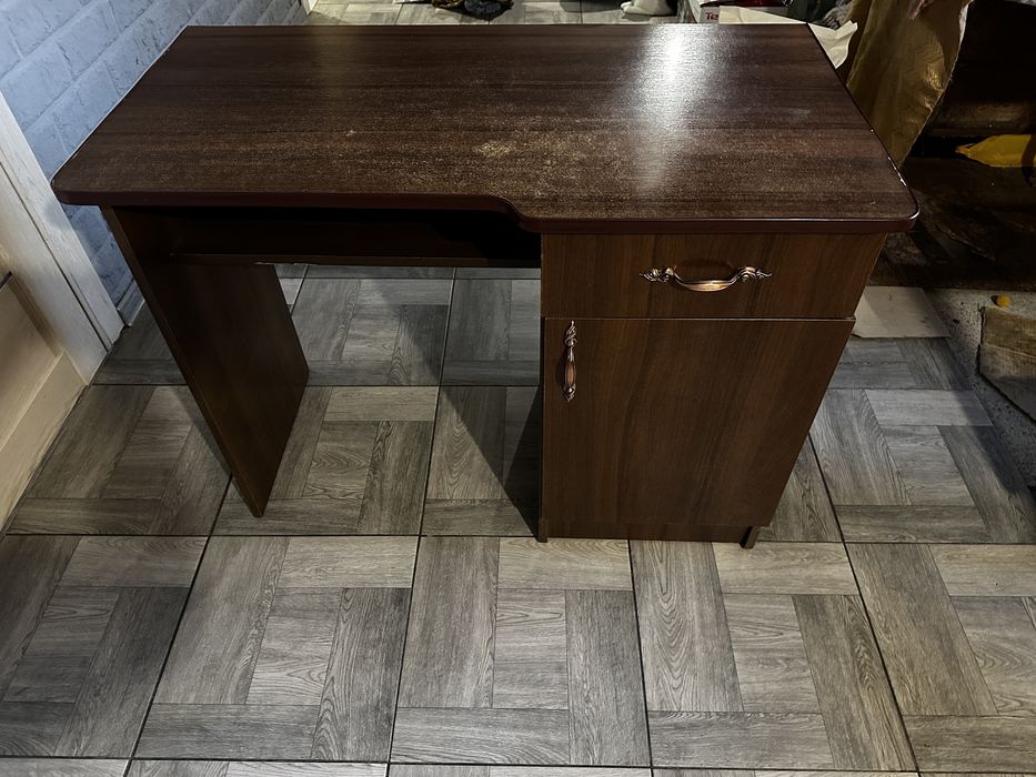 Продам стіл для навчання