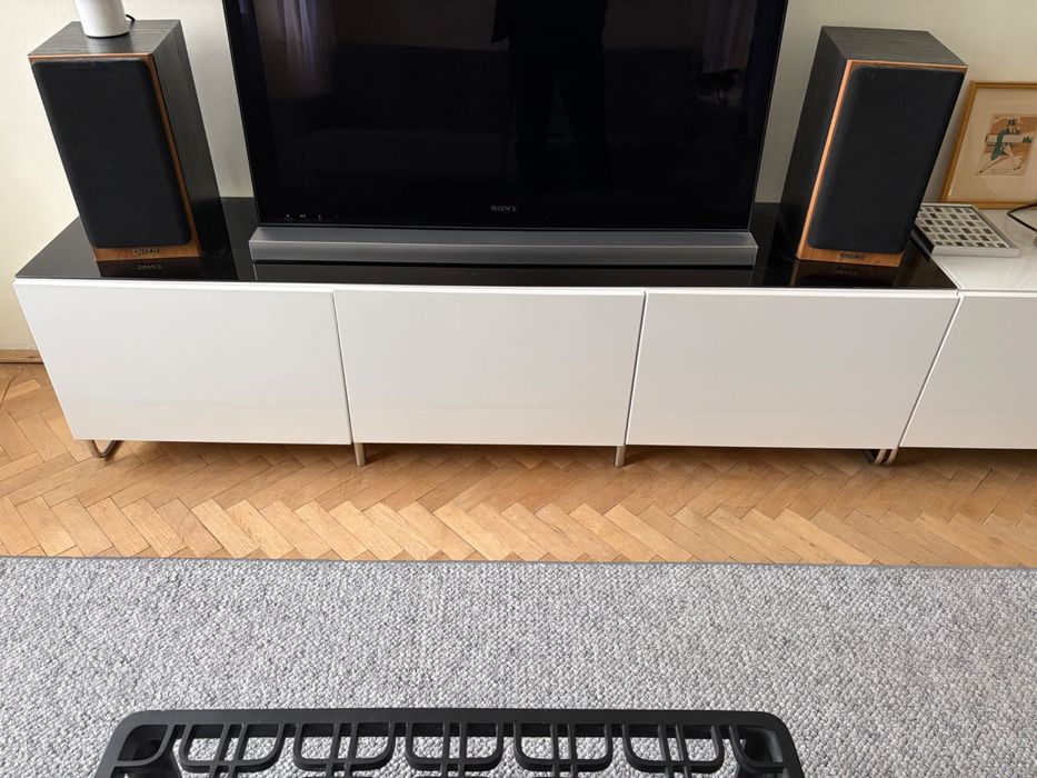 Szafka RTV Besta IKEA. Biała z CZARNĄ SZYBĄ. Stan bardzo dobry.