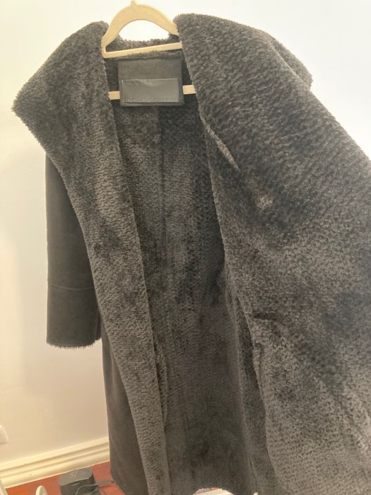 Casaco comprido de inverno preto