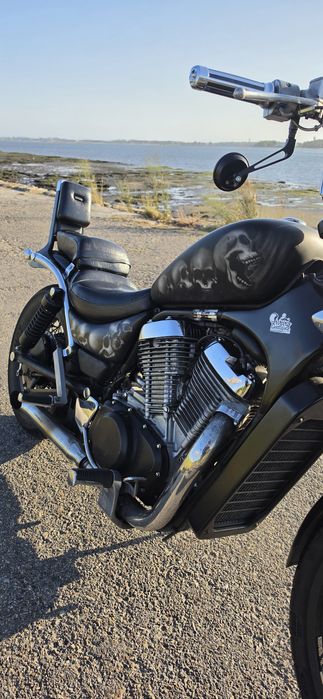 Suzuki Intruder VS800
