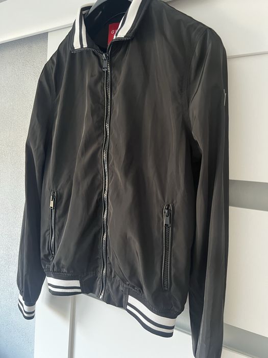 Kurtka bomberka Guess