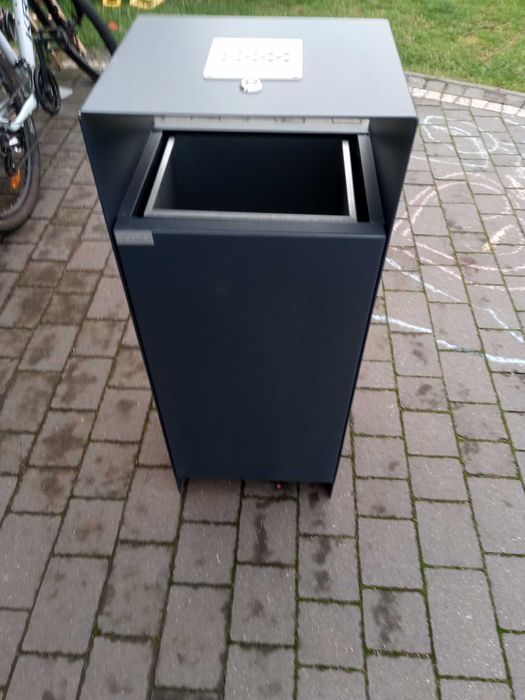 Kosz na śmieci metalowy