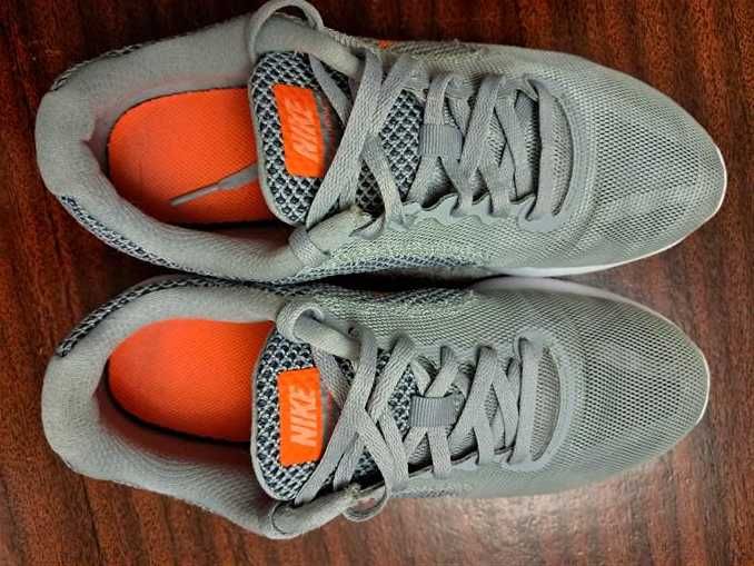 Женские Оригинальные кроссовки Nike 39размер.