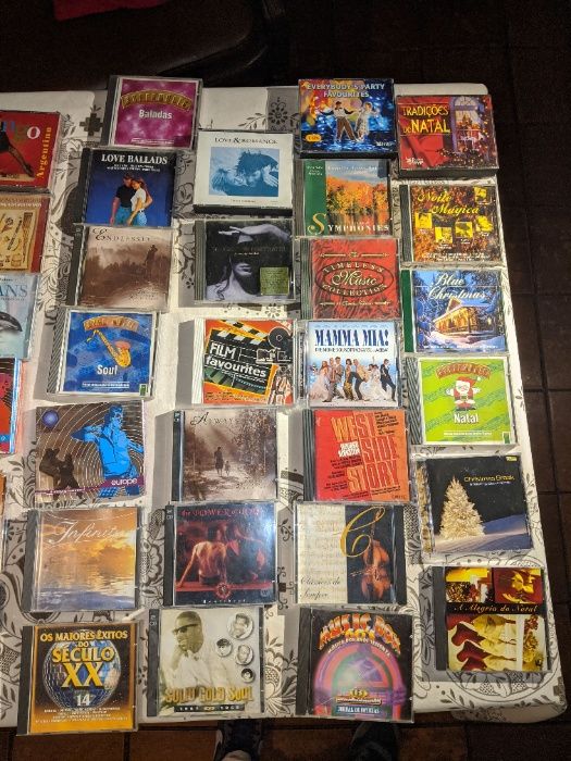 76 CDs de música diversa