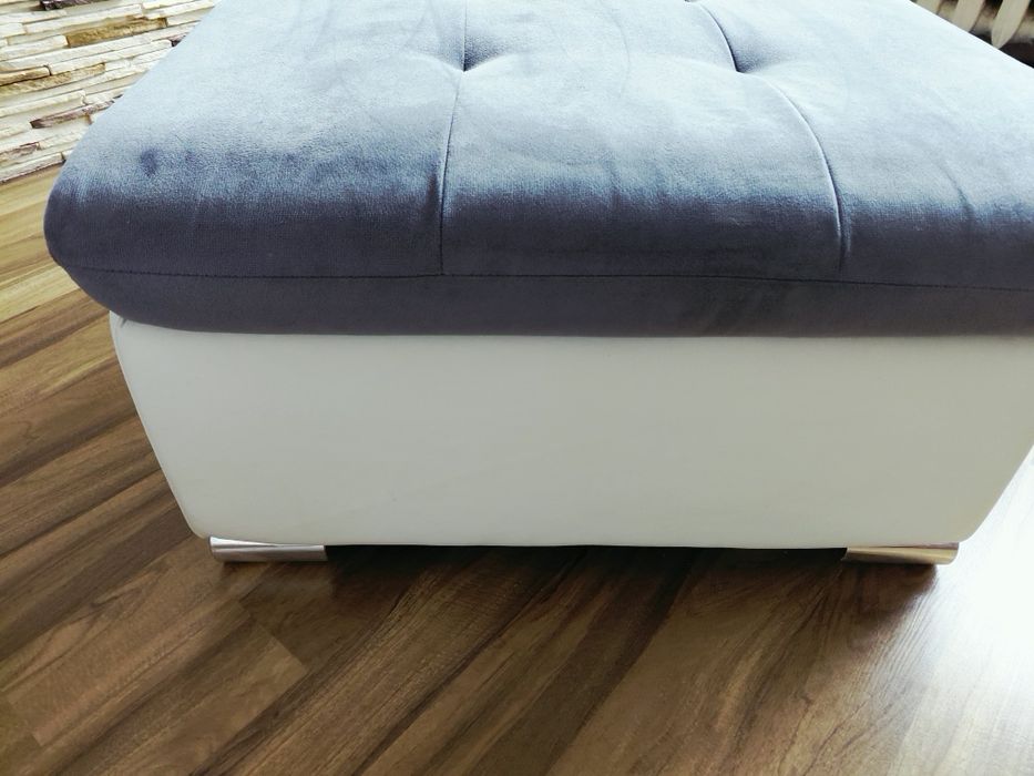 Szary elegancki Podnóżek pufa