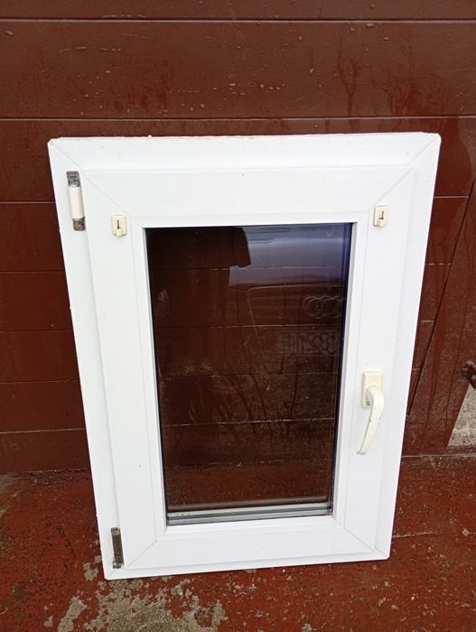 Okno 57 cm x 82 cm