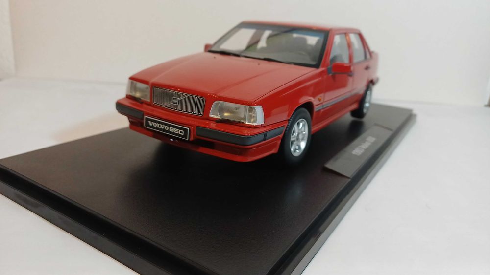 1/18 Volvo 850 - Triple 9