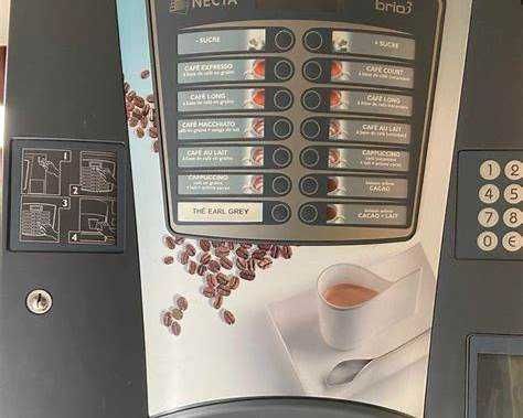 Maquina  Combinada – NECTA BRIO 3 + SNACKS E BEBIDAS