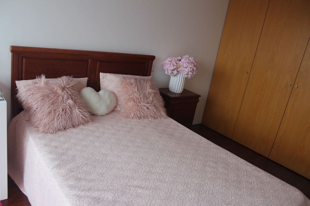 Mobilia de quarto em cerejeira maciça