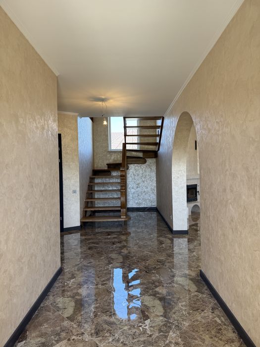 Продається будинок  з  новим Ремонтом